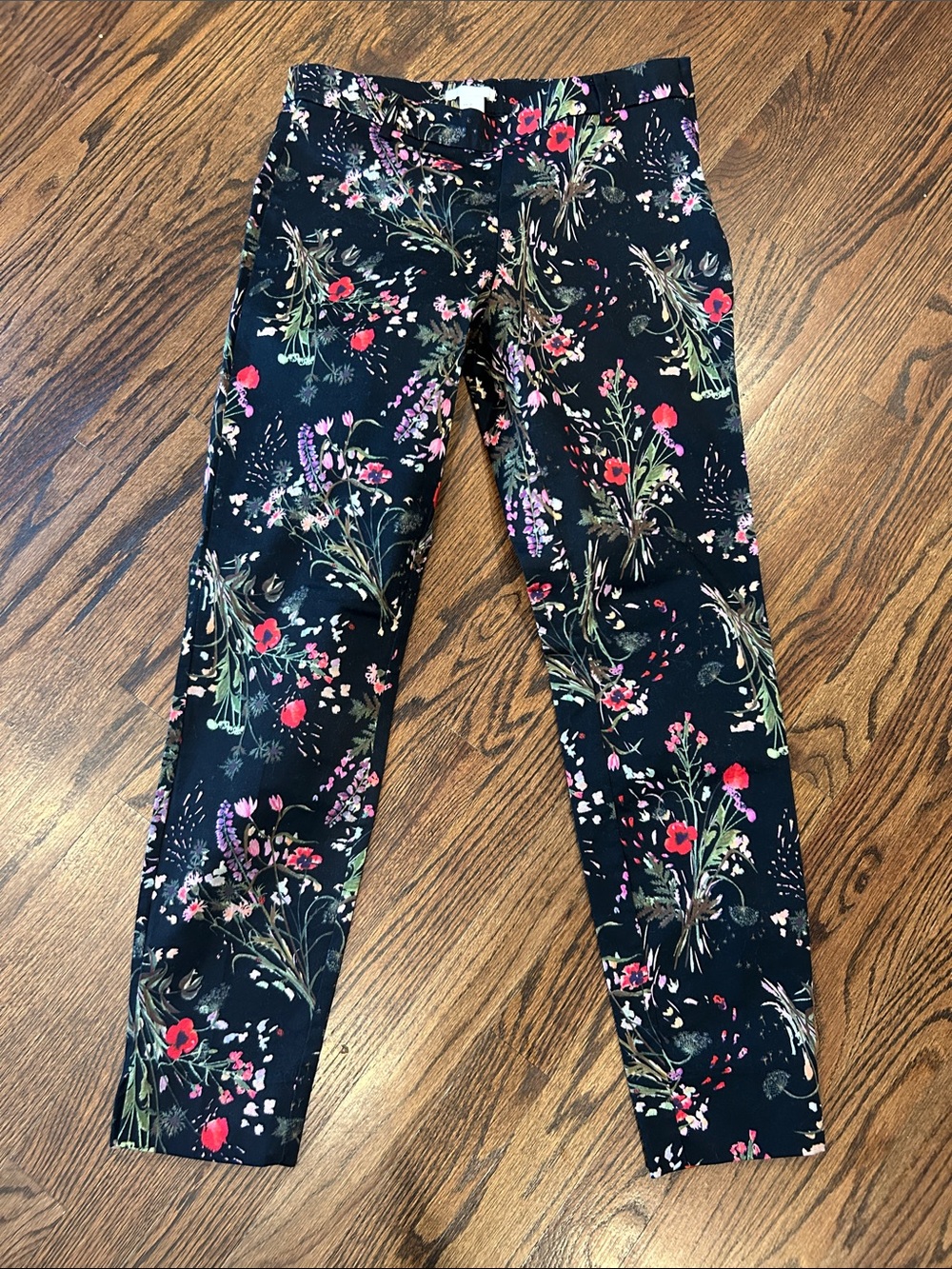 H&M Black Skinny Pants with Multicolor Floral Print